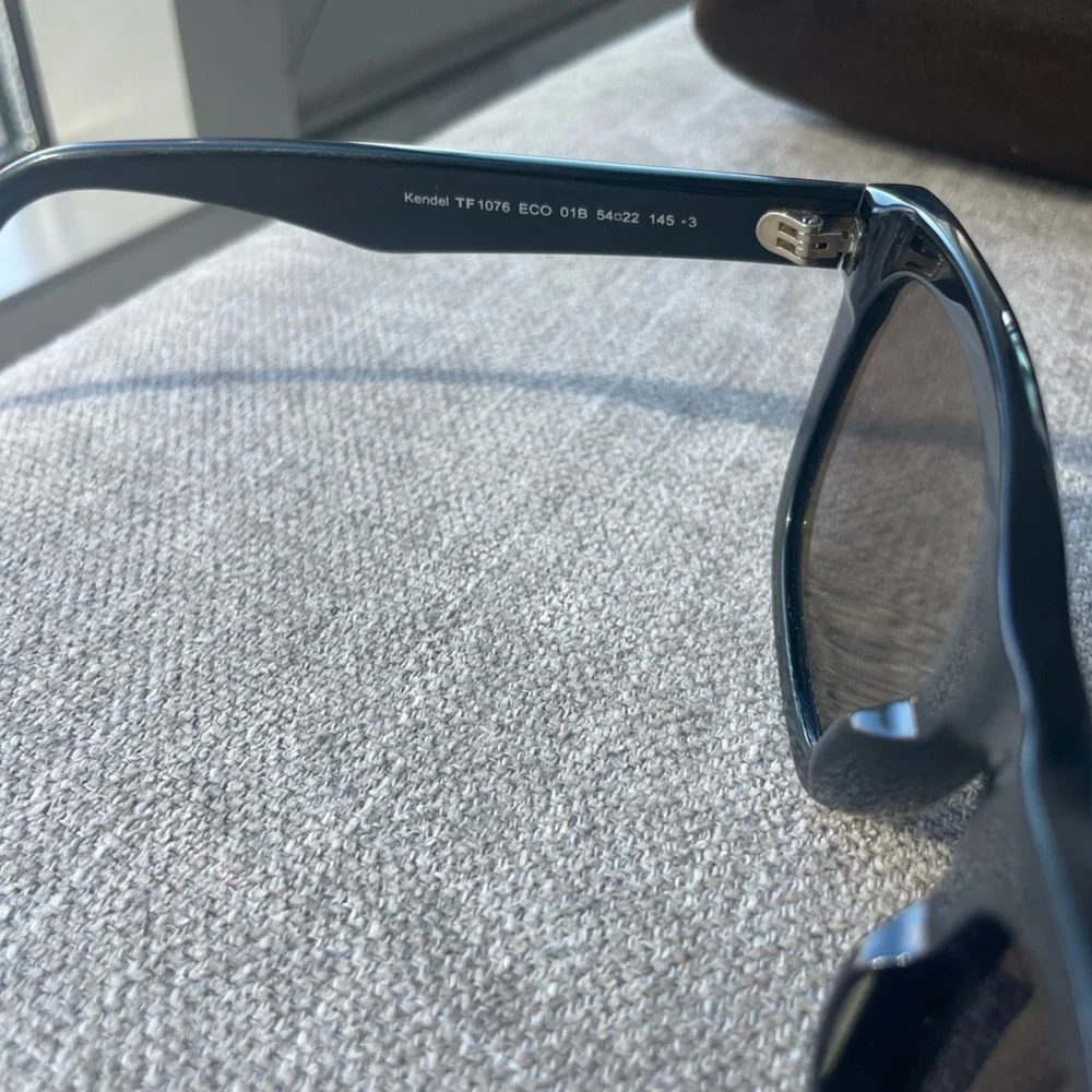 Tom Ford Kendal TF1076 Sunglasses in Black 52mm w/ Case - Picture 6 of 10